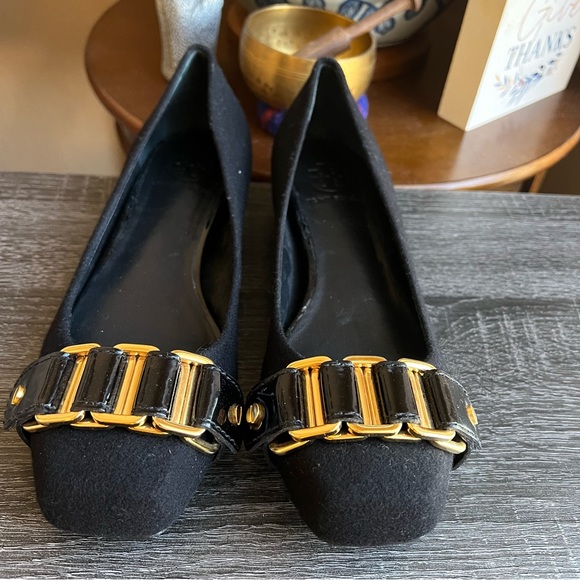 NEW! Tory Burch Martha Chain Link Black Flannel Ballet Flats 7M $298 - Picture 1 of 9